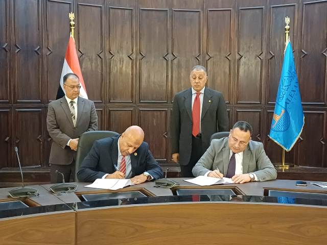 «تطوير التعليم بالوزراء» يوقع بروتوكول تعاون مع جامعة الإسكندرية