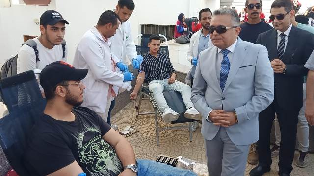 حملة للتبرع بالدم في جامعة السويس تضامنا مع الشعب الفلسطيني 