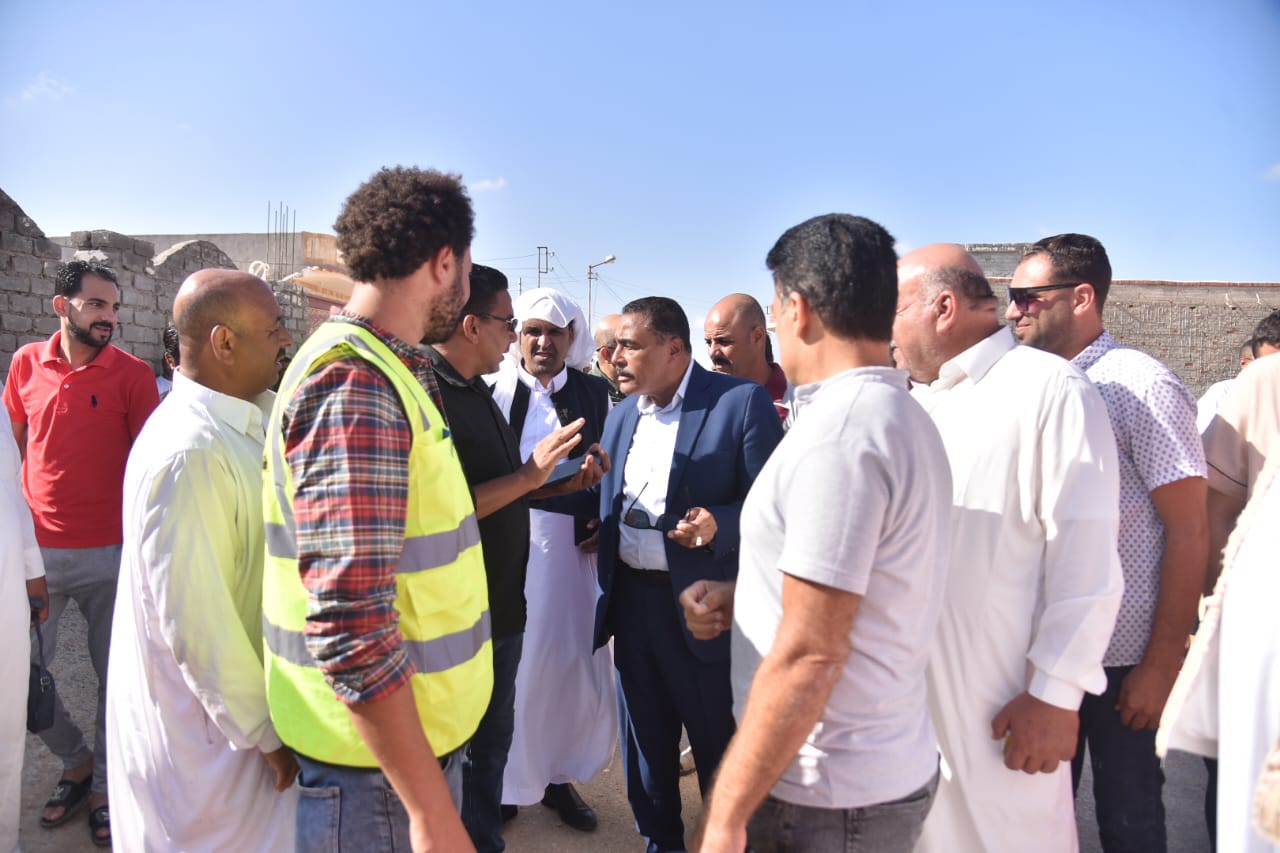 تمهيد الشوارع المتضررة باثار السيول بمطروح