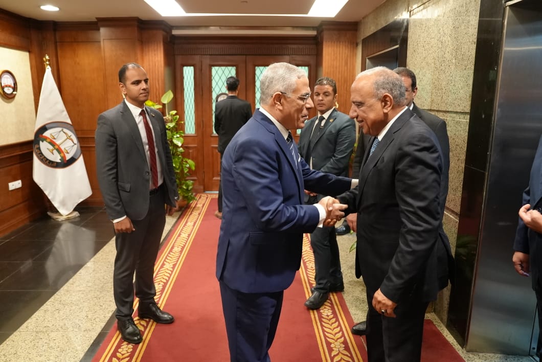 النائب العام يستقبل وزير قطاع الأعمال العام