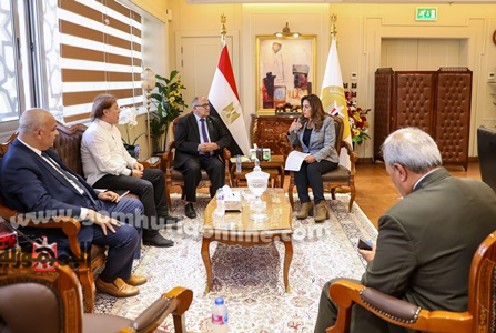 وزيرة التنمية المحلية خلال استقبالها عددا ًمن أعضاء مجلس النواب