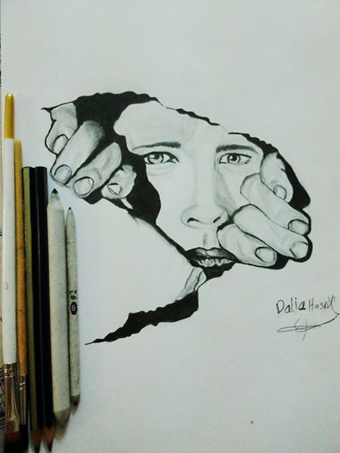 داليا حسنى تعشق الرسم بالشيكولاته.. صور