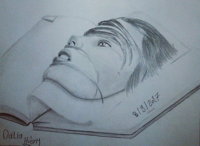 داليا حسنى تعشق الرسم بالشيكولاته.. صور