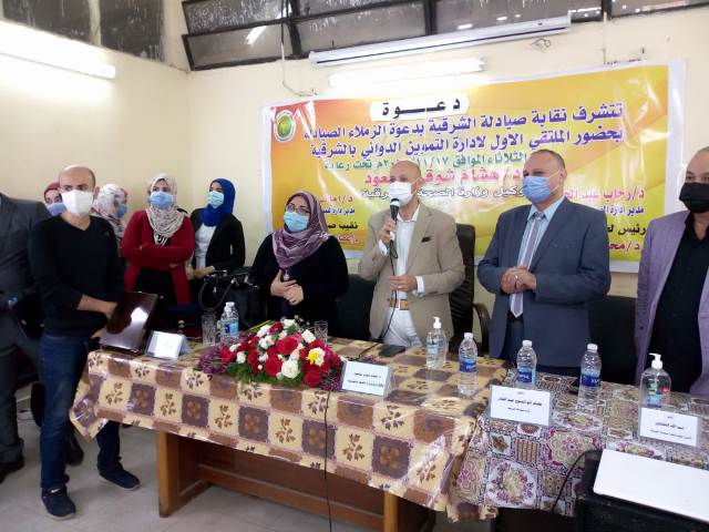 وكيل وزارة الصحة بالشرقية يكرم صيادلة مخزن الإمداد الدوائي