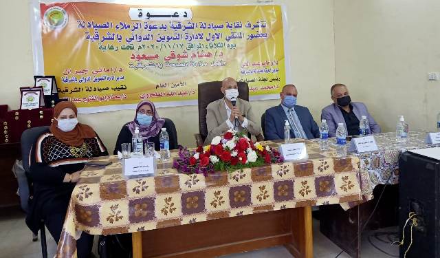 وكيل وزارة الصحة بالشرقية يكرم صيادلة مخزن الإمداد الدوائي