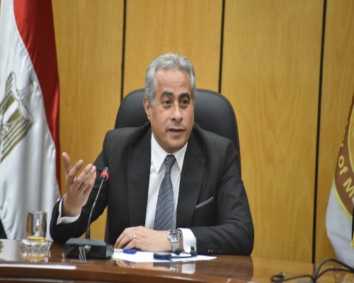 وزارة العمل   حسن شحاتة