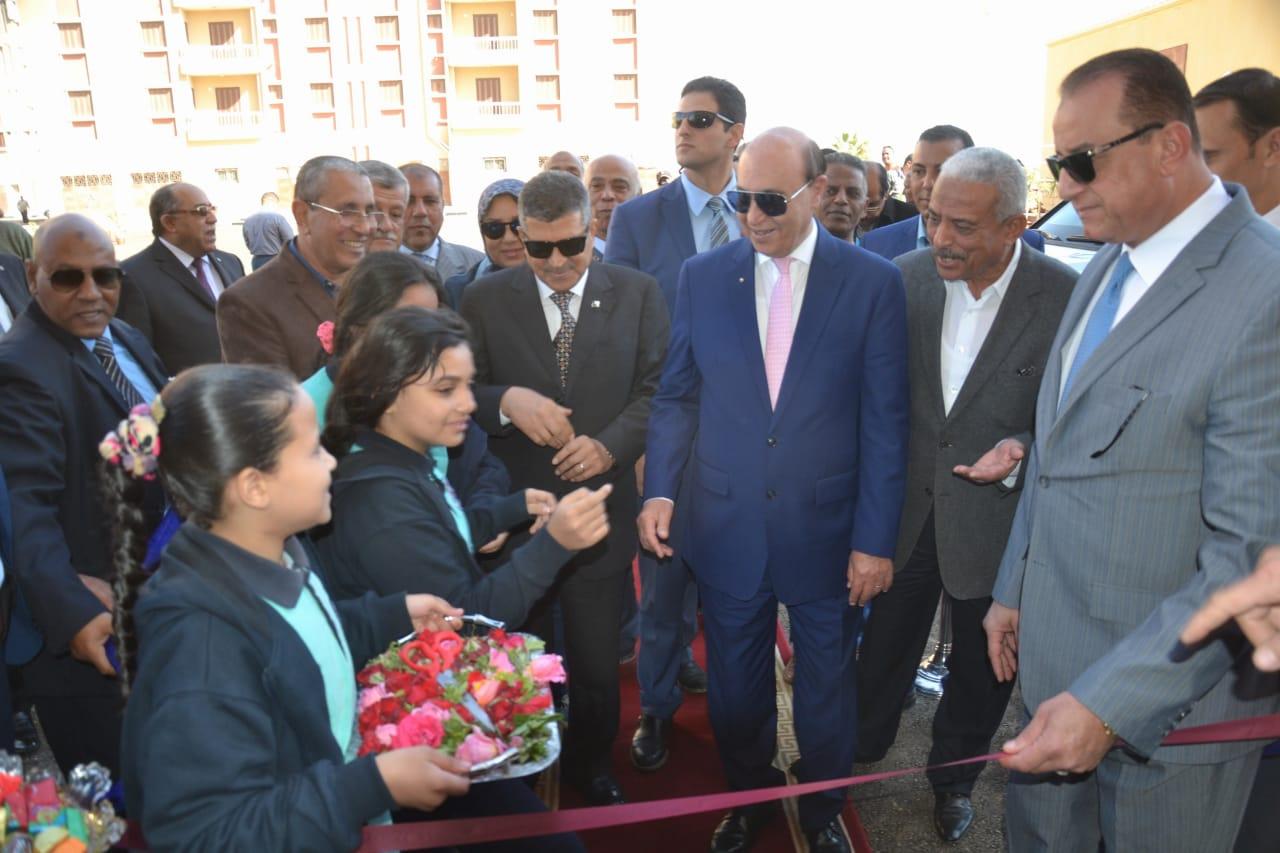 مميش وصقر يشهدان التشغيل التجريبى لكوبرى الشط بالسويس .. صور