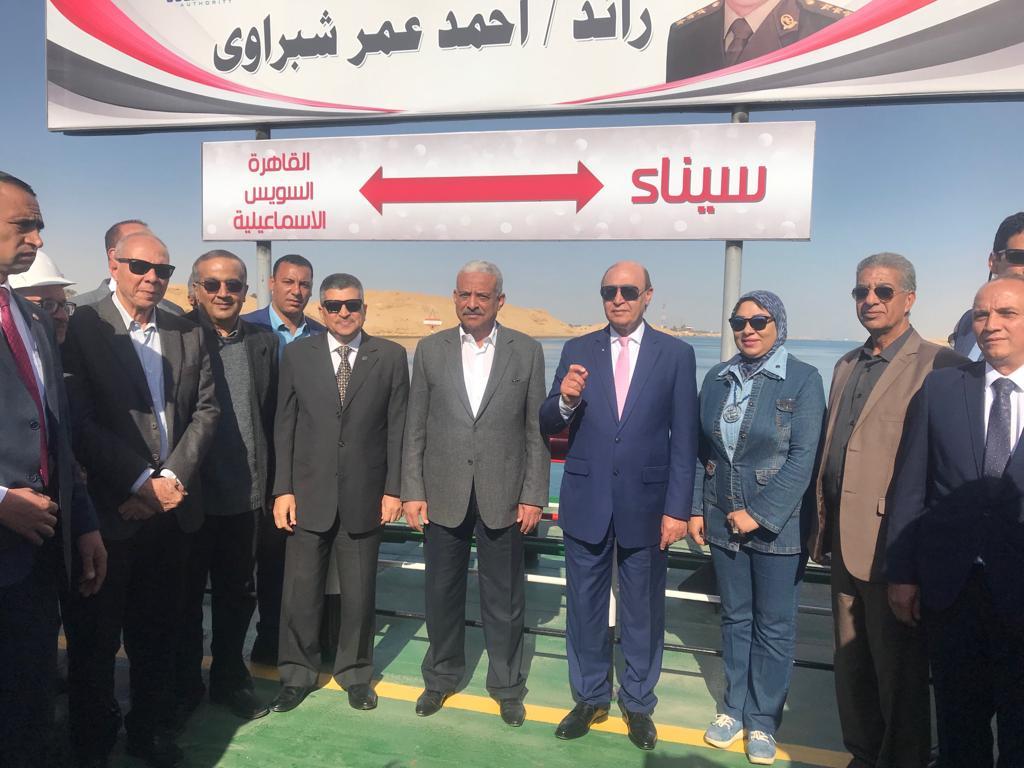  مميش وصقر يشهدان التشغيل التجريبى لكوبرى الشط بالسويس .. صور