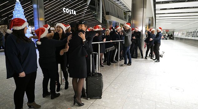 طاقم الخطوط الجوية البريطانية يفاجىء المسافرين بعرض غير متوقع .. صور