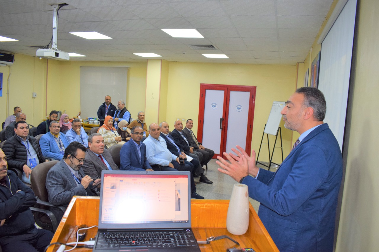 سيد إسماعيل: استمرار مجهودات الدولة في تعظيم دور الصناعة الوطنية