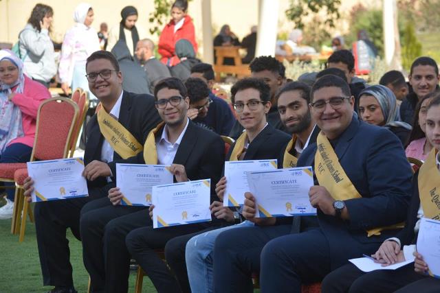 كلية الإدارة جامعة بدر تعلن عن الطالب المثالى والفريق الذهبى.. صور