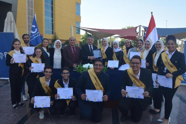 كلية الإدارة جامعة بدر تعلن عن الطالب المثالى والفريق الذهبى.. صور