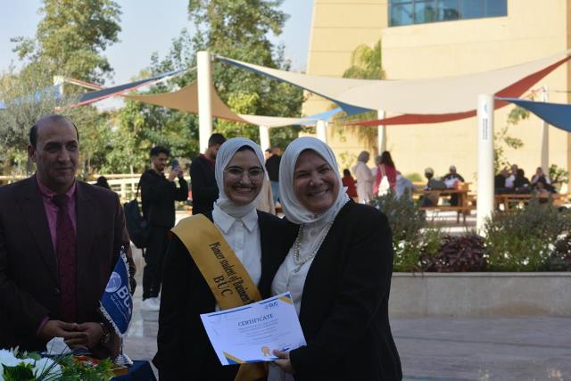 كلية الإدارة جامعة بدر تعلن عن الطالب المثالى والفريق الذهبى.. صور