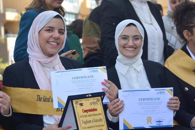 كلية الإدارة جامعة بدر تعلن عن الطالب المثالى والفريق الذهبى.. صور