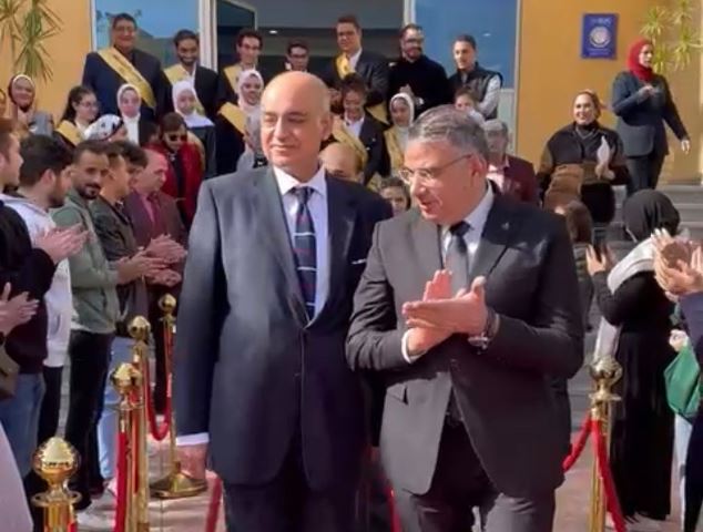 كلية الإدارة جامعة بدر تعلن عن الطالب المثالى والفريق الذهبى.. صور