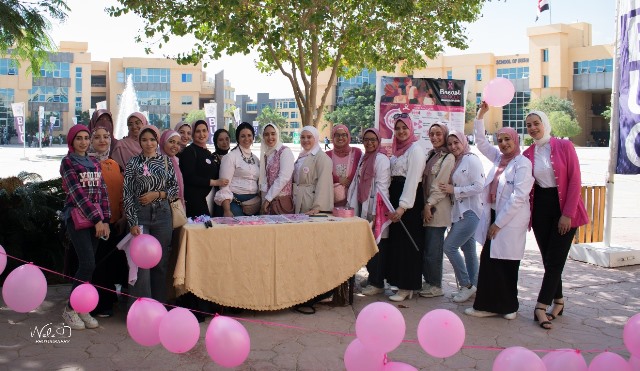 صيدلة جامعة بدر تنظم حملة توعية عن الوقاية من سرطان الثدى.. بالصور