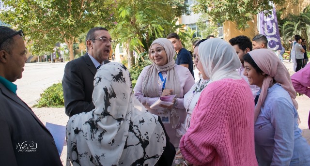 صيدلة جامعة بدر تنظم حملة توعية عن الوقاية من سرطان الثدى.. بالصور