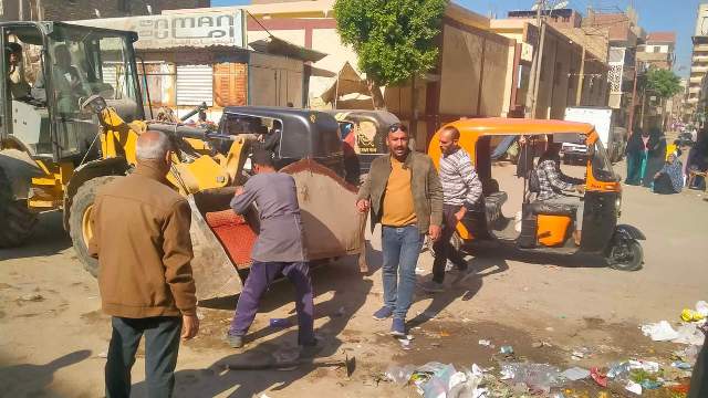 تحرير 50 محضرا خلال حملة لرفع الاشغالات بمدينة سمالوط 