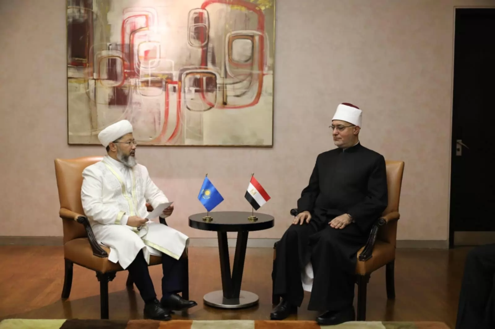 د.نظير عياد يلتقي مفتي كازاخستان لتعزيز سُبل التعاون 