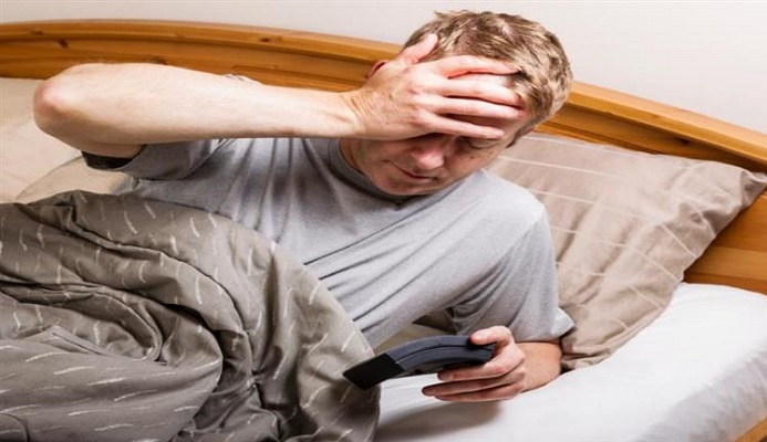 مخاطر النهوض المفاجئ من السرير وطرق الوقاية منه 