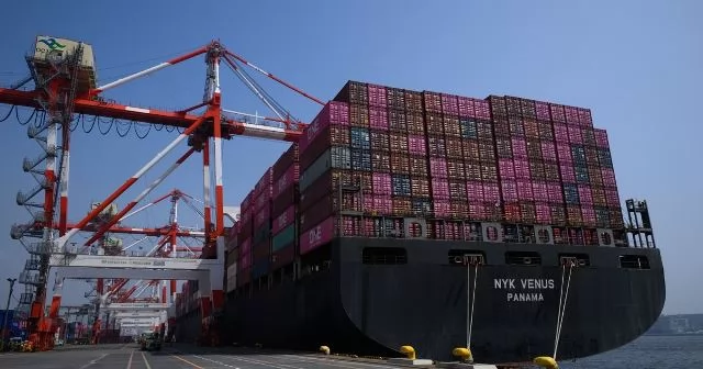 ارتفاع صادرات اليابان في نوفمبر بدعم تعافي الشحنات إلى أمريكا 