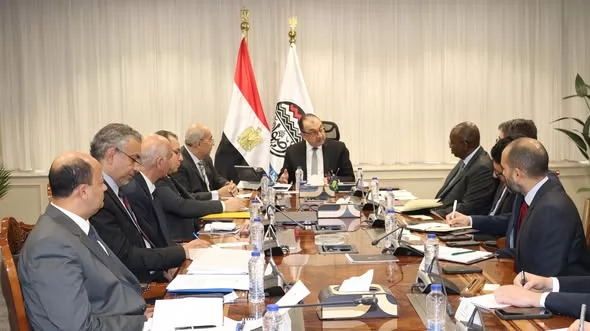 وزير قطاع الأعمال يستقبل وفد البنك الدولي لتعزيز التعاون 