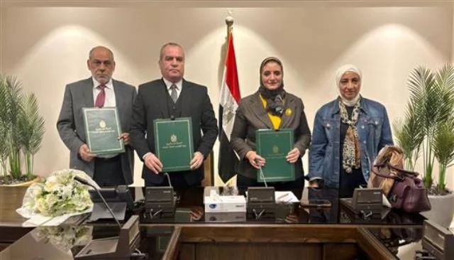 "نقل الكهرباء" توقع عقدًا لدعم الشبكة وتغذية مشروعات شرق بورسعيد 