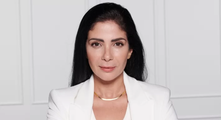 مي عز الدين تدعم منى زكي برسالة مؤثره 