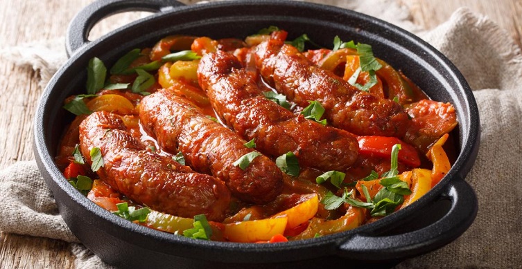 3 وصفات شهية وصحية لتحضير السجق بالمنزل 