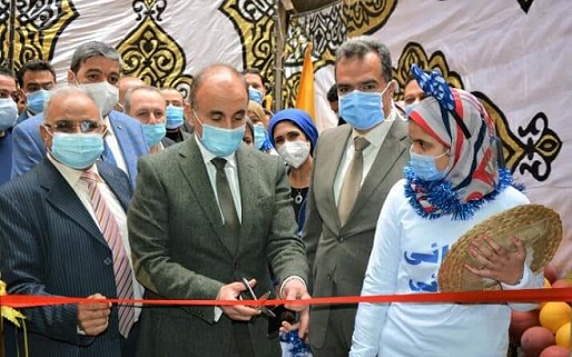 رئيس جامعة الزقازيق يفتتح المخبز