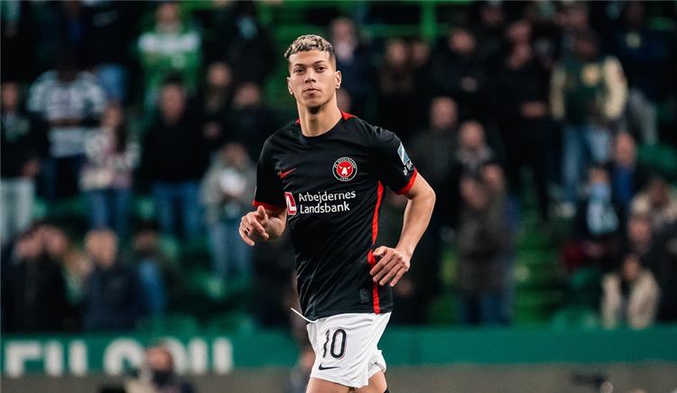 صورة وفيديو .. احتفال إمام عاشور بأول أهدافه الأوروبية مع ميتلاند