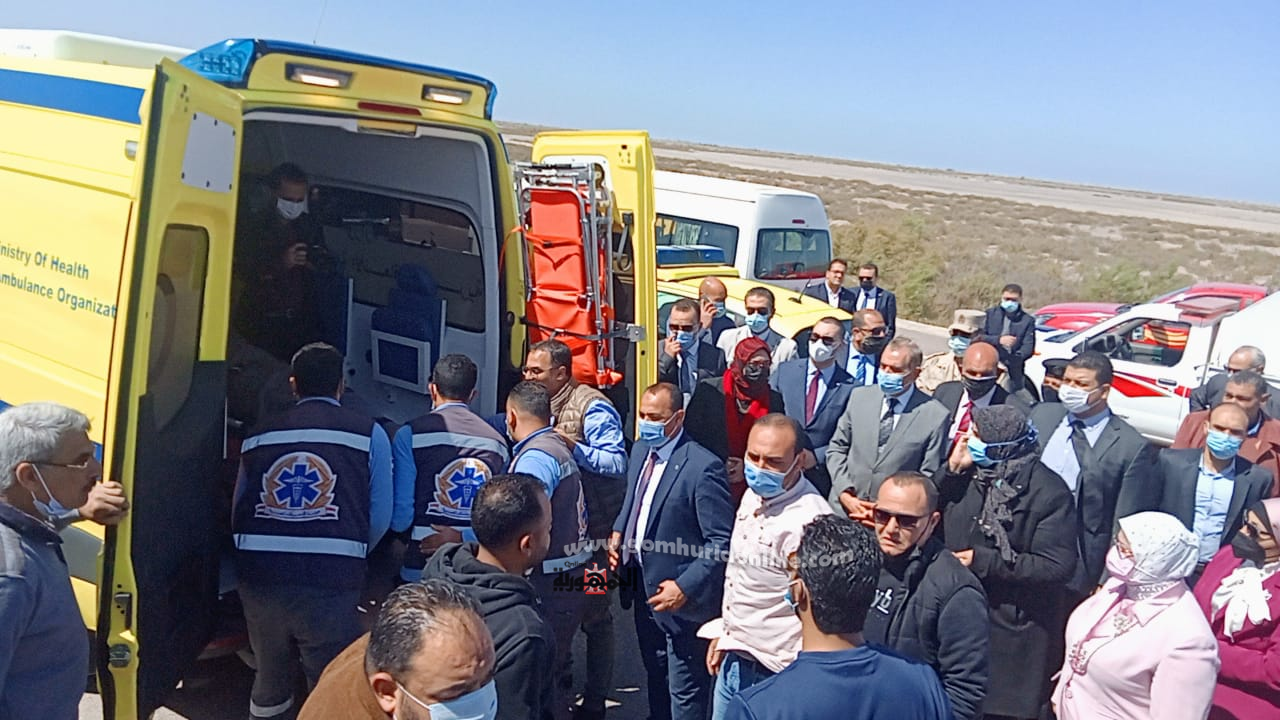 محافظ كفر الشيخ يوقف موكبه لنقل مصابين في إنقلاب سيارة نصف نقل على الطرق الدولي الساحلي بكفر الشيخ