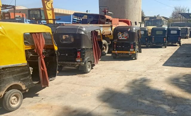 جهاز دمياط الجديدة يصادر 14 توك توك و6 تروسيكلات نباشين بالتعون مع الشرطة.. بالصور