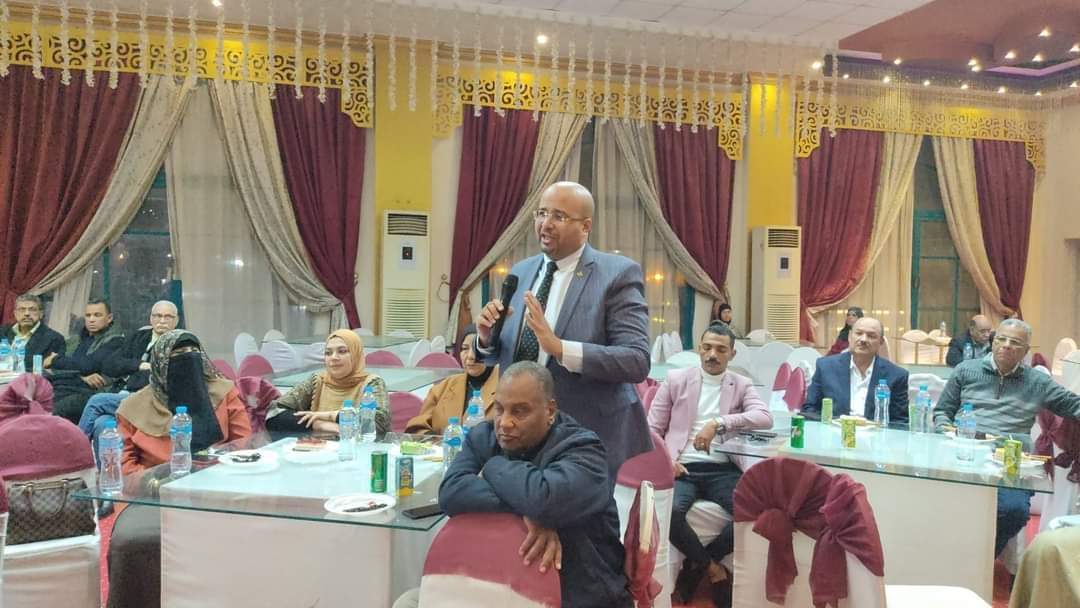 رشاد يعقد أول لقاء مجتمعى مع قاطنى مدينة العبور