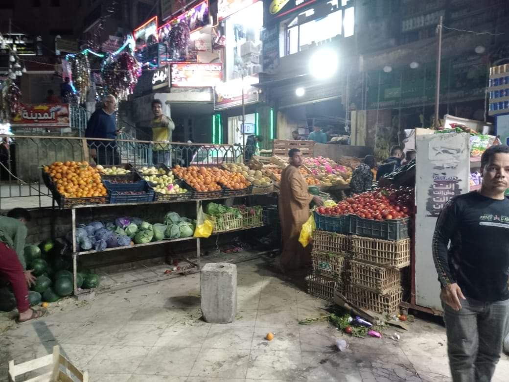 جهاز العبور يشن حملة اشغالات ليلية بمعاونة شرطة المرافق