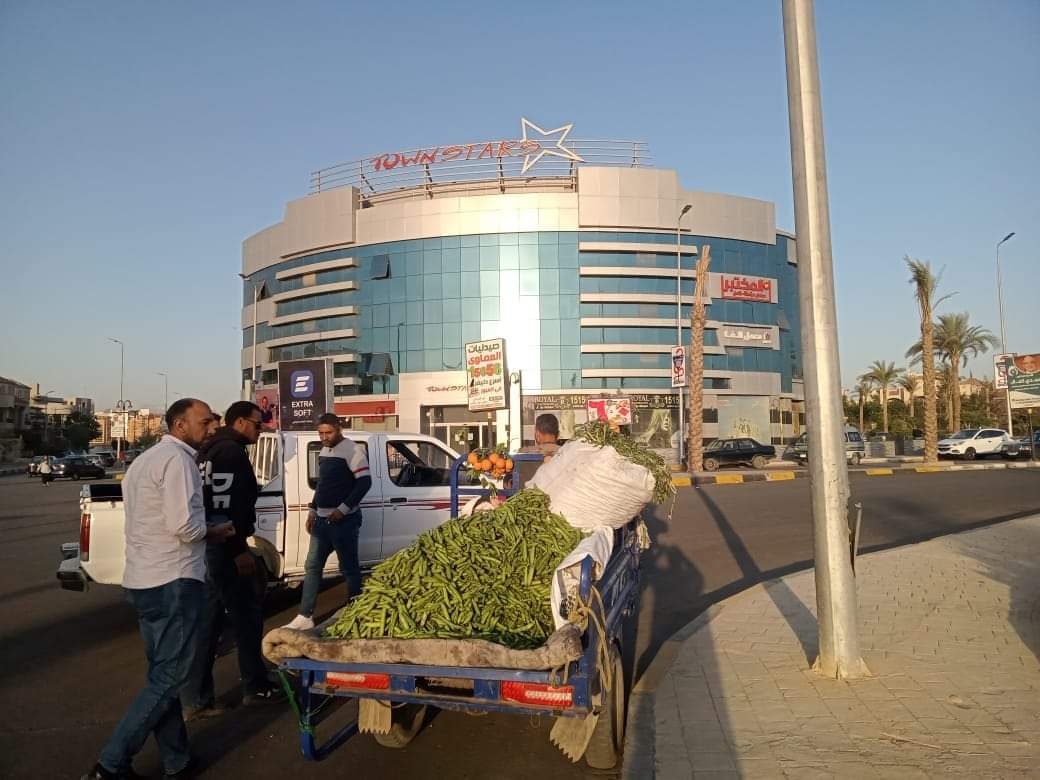 جهاز العبور يشن حملة اشغالات ليلية بمعاونة شرطة المرافق