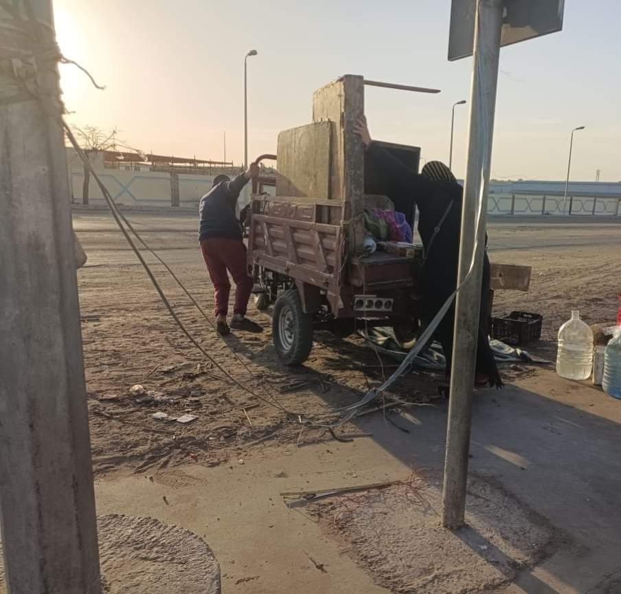 جهاز العبور يشن حملة اشغالات ليلية بمعاونة شرطة المرافق