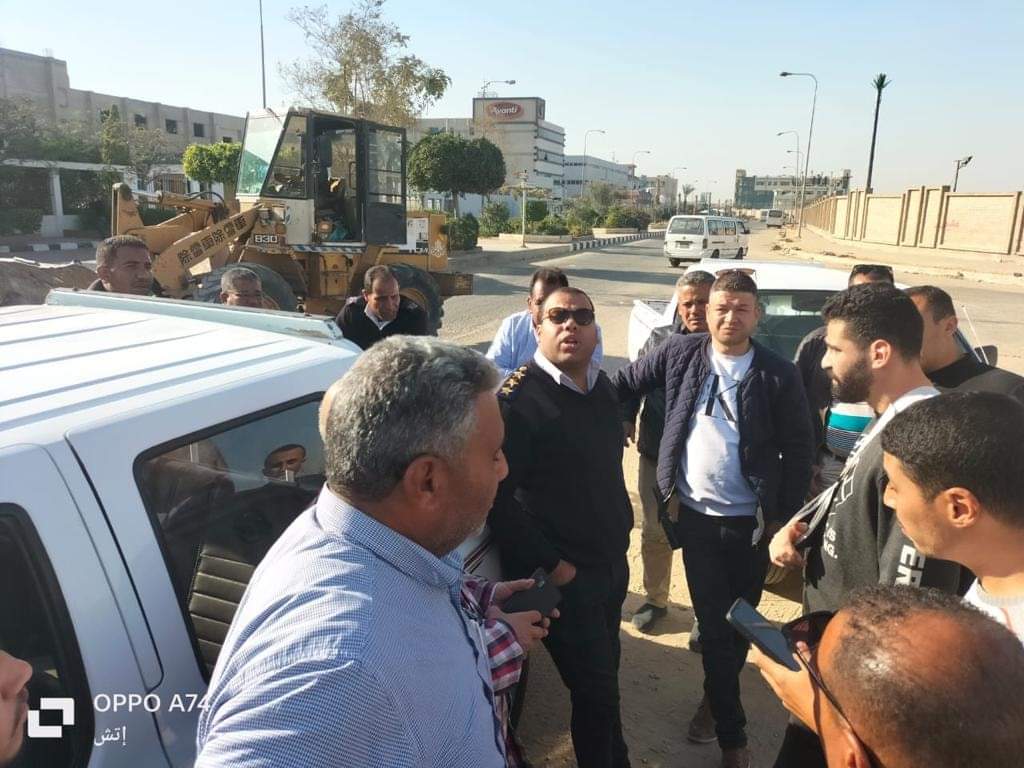 جهاز العبور يشن حملة اشغالات ليلية بمعاونة شرطة المرافق