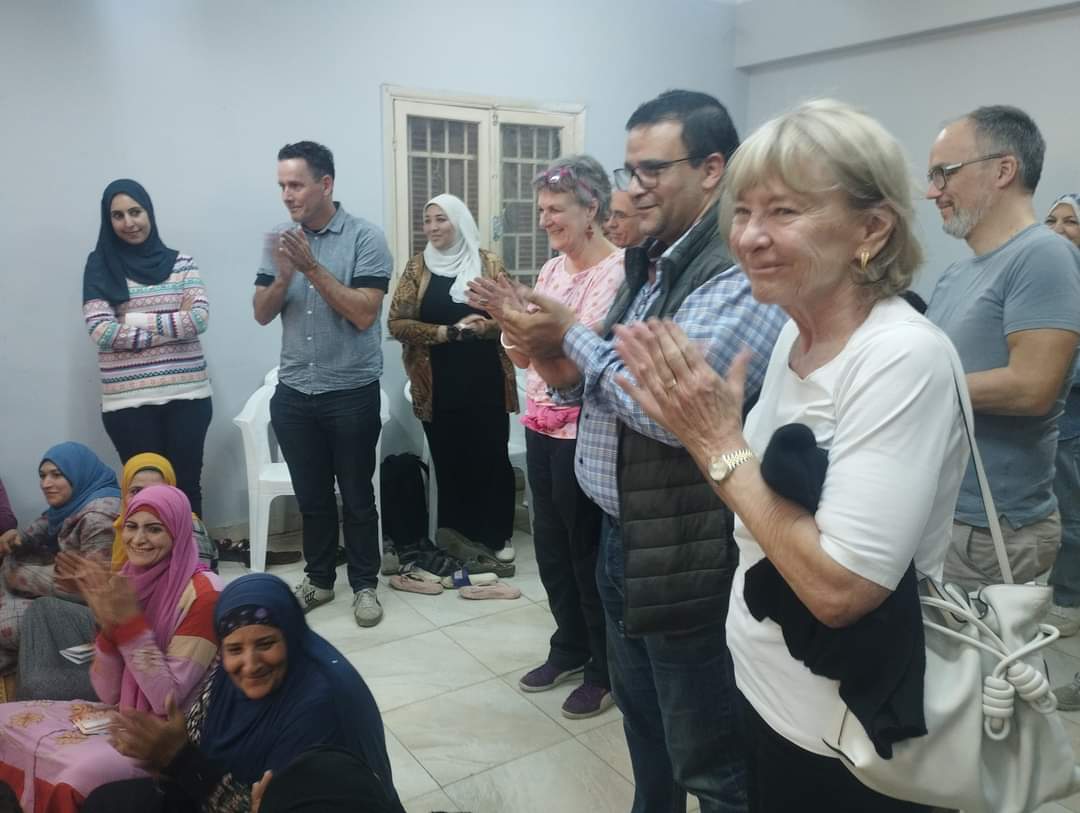 وفد دنيماركى يتفقد الزراعات الذكيه ببنى سويف