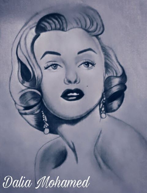 داليا تعشق الرسم وتسعى لتحقيق حلمها 