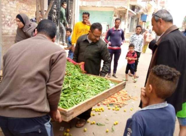 فض أسواق الجمعة بأولاد صقر وبلبيس ومنياالقمح و الزقازيق.. بالصور