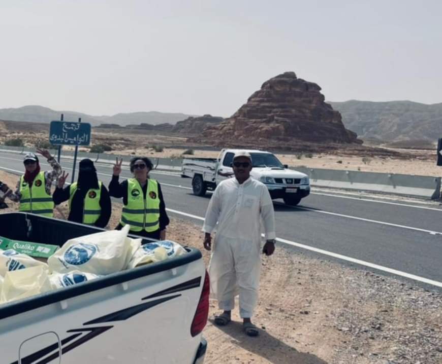 قافلة اهل الخير تواصل توزيع المواد الغذائية على الفئات الأكثر احتياجا بمدينة دهب