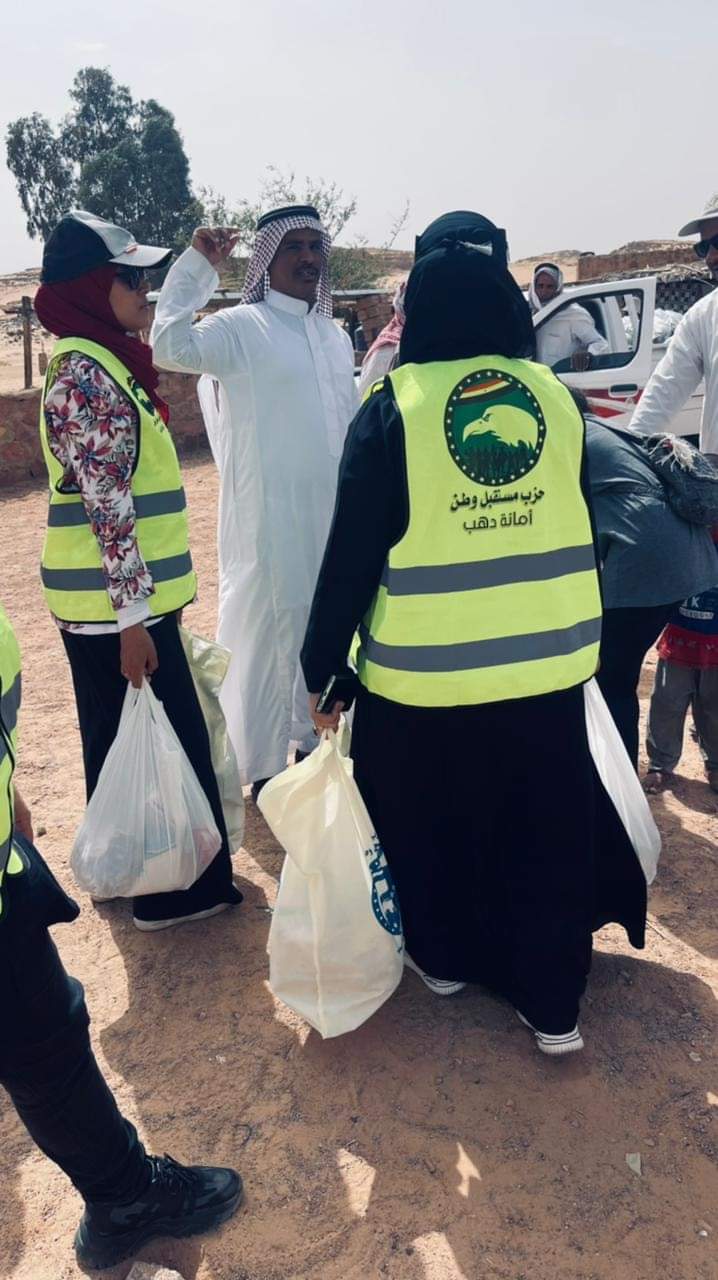 قافلة اهل الخير تواصل توزيع المواد الغذائية على الفئات الأكثر احتياجا بمدينة دهب