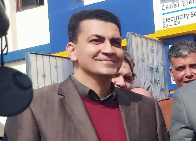 إجراءات تركيب عداد الكهرباء لعملاء شركة القناة بـ