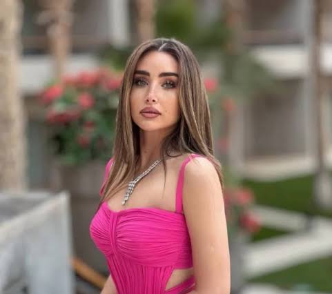 هنا الزاهد 
