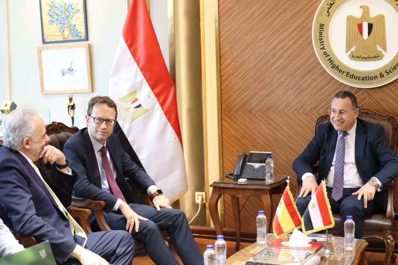 وزير التعليم العالي يبحث سبل تعزيز التعاون مع سفير إسبانيا 