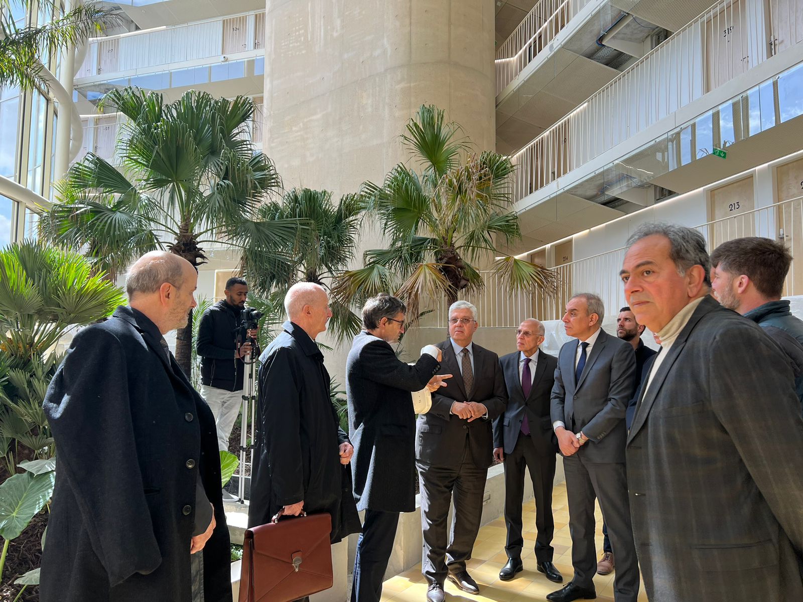 أيمن عاشور: وصول معدلات الإنجاز لإنشاء بيت مصر بباريس إلى 96%