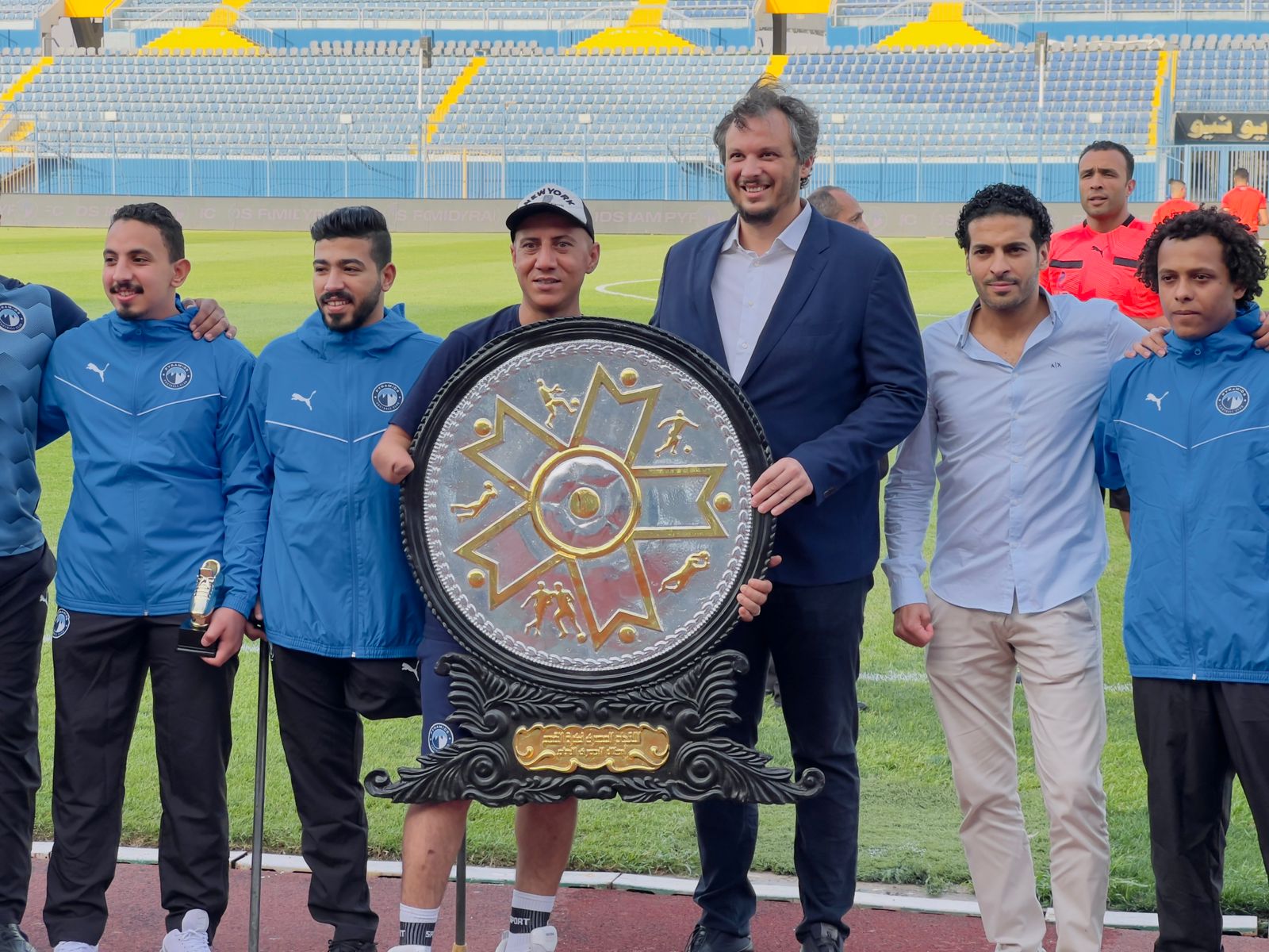 بيراميدز يكرم فريق ذوي الساق الواحدة قبل مواجهة راية فى كأس مصر