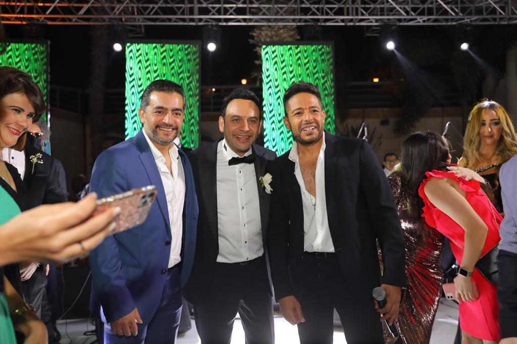 محمد حماقى وكوكبة من نجوم الفن يحتفلون بزفاف نجل الفنان مصطفى قمر.. صور 