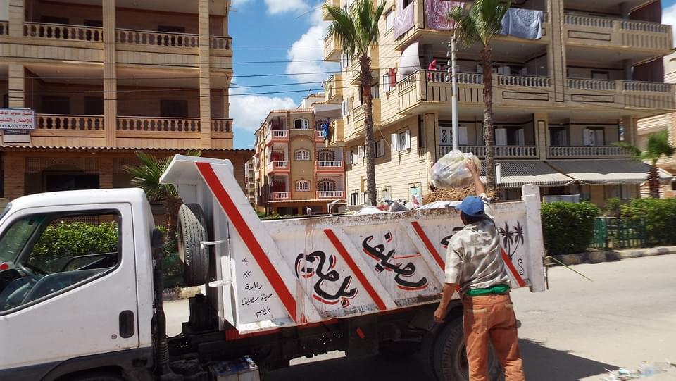 محافظ كفرالشيخ يتابع حملات النظافة واستكمال اعمال رفع كفاءة الشوارع الميادين بمصيف بلطيم 